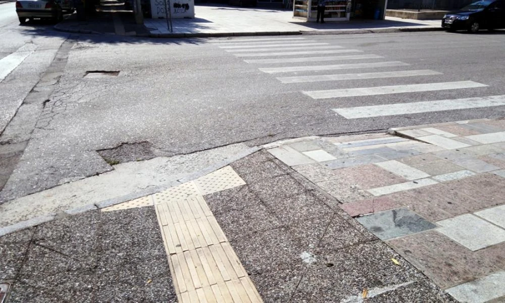 Στους 10.000 έχουν φτάσει οι οδηγοί που εμποδίζουν την κυκλοφορία των ΑμΕα στη Δυτική Αττική